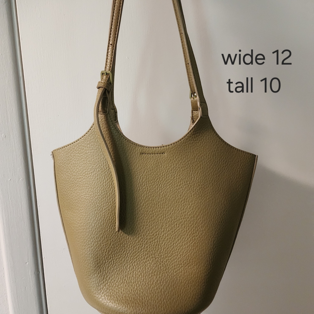 Elegant Tan Leather Tote Bag